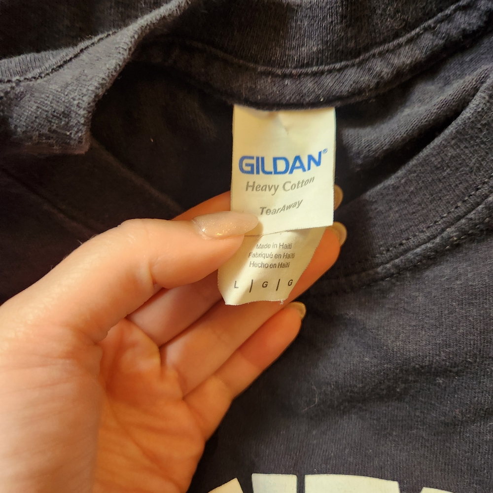 Gildan University of Tennessee School of Art black tee - Picture 3 of 6